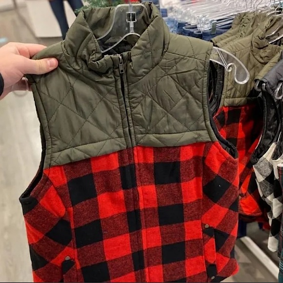 XS Red Buffalo Plaid Flannel Puffer Zip Up Vest - Picture 9 of 14